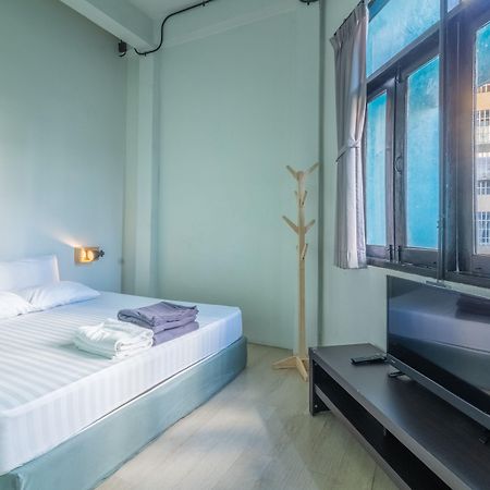 Bunny Burrow Hostel Бангкок Экстерьер фото