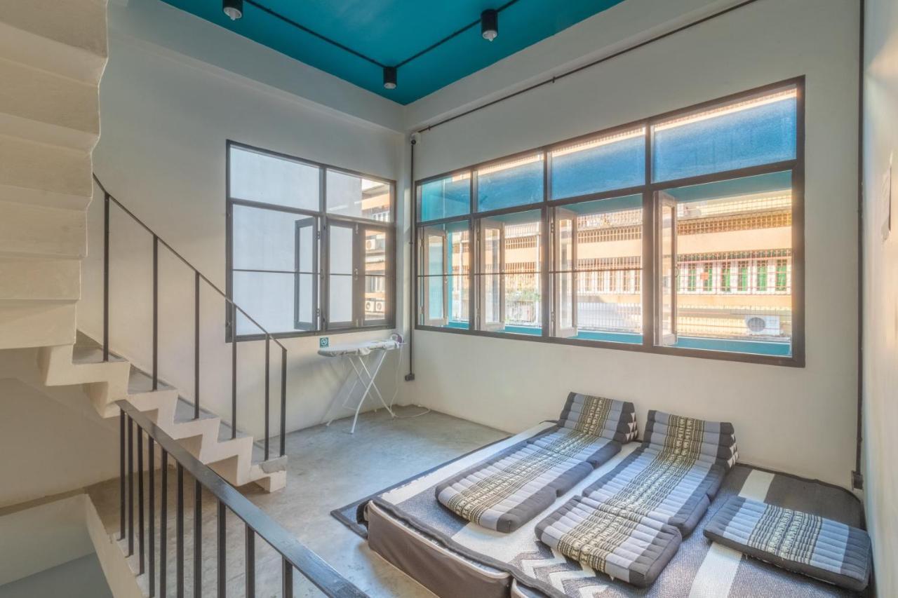 Bunny Burrow Hostel Бангкок Экстерьер фото